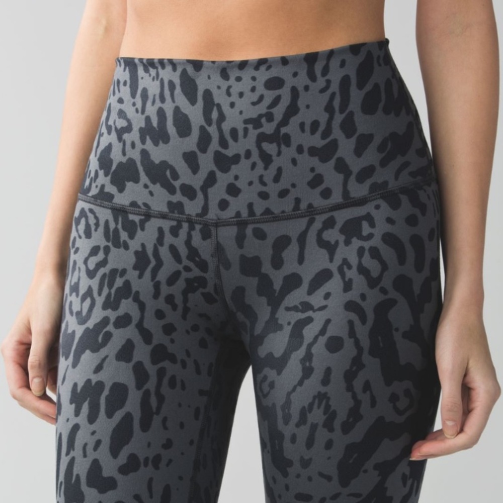 Lululemon Wunder Under Pant Full-On Luon Roll Down
Animal Swirl Deep Coal Light
